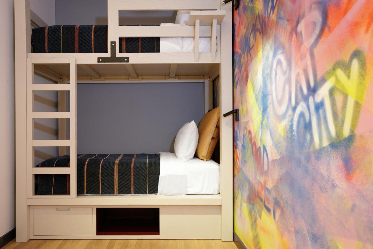 Hotel Moxy Richmond Downtown Extérieur photo
