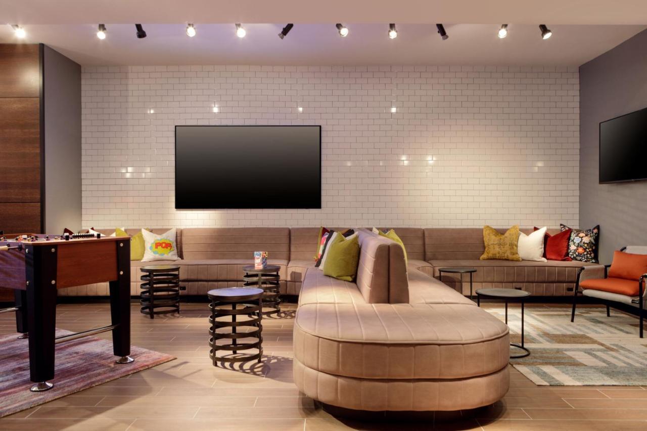 Hotel Moxy Richmond Downtown Extérieur photo